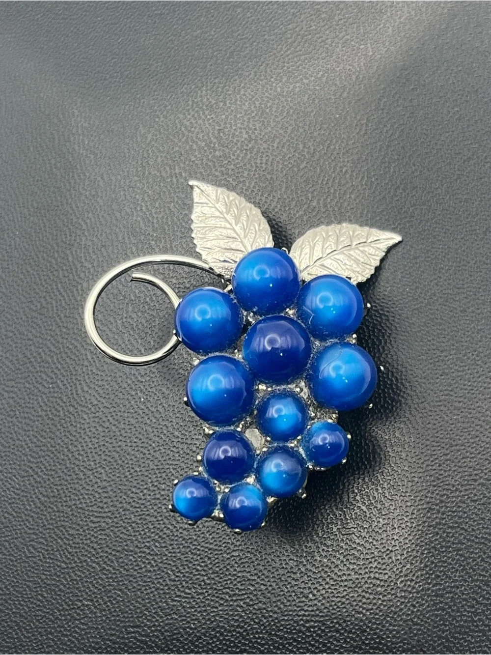 Blue moon glow lucite plastic grapes cluster silver tone brooch pin vintage